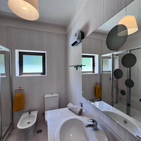 ヴィラ Charming Portuguese With Forested Hill Views