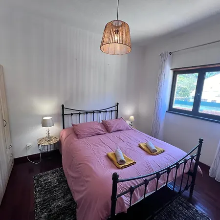 Charming Portuguese With Forested Hill Views ヴィラ Vimeiro (Leiria)