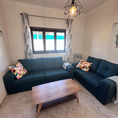 ヴィラ Charming Portuguese With Forested Hill Views