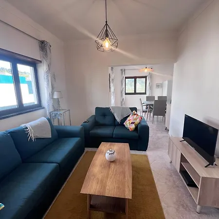 ヴィラ Charming Portuguese With Forested Hill Views