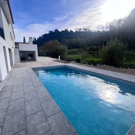 ヴィラ Charming Portuguese With Forested Hill Views