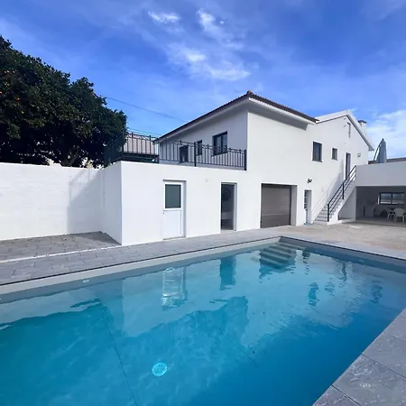 ヴィラ Charming Portuguese With Forested Hill Views *