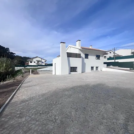 Charming Portuguese With Forested Hill Views ヴィラ Vimeiro (Leiria)
